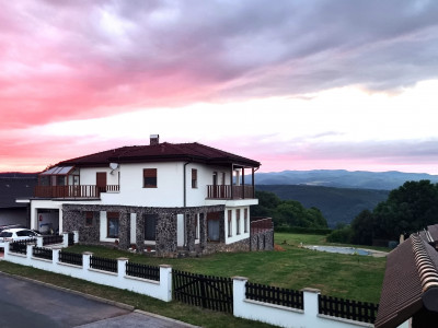 Predaj – Luxusná rezidencia s panoramatickým výhľadom – Ostrá Lúka  - okr. Zvolen