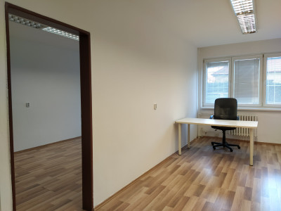 Dvojkancelária/ viacúčelová miestnosť s umývadlom 38m2 + parkovacie miesto, Bulharská ul., BA II., Trnávka.