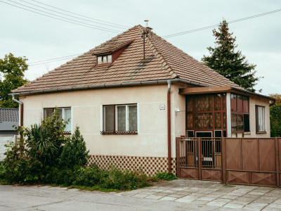 NA PREDAJ: 3 izbový rodinný dom s garážou v meste Šaštín - Stráže
