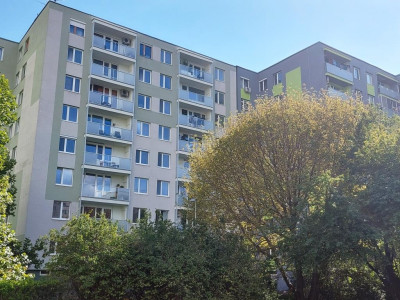 Piešťany -PRENÁJOM  4 izbový byt s loggiou, nezariadený
