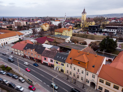 NA PREDAJ PODNIKATEĽSKÝ OBJEKT, HOLÍČ