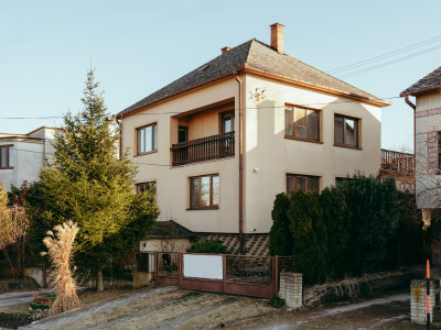 NA PREDAJ: veľký dvojgeneračný rodinný dom v obci Lakšárska Nová Ves