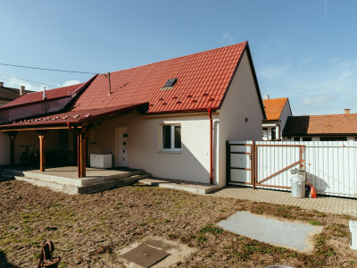 REZERVOVANÉ: 2 izbový rodinný dom v tichej časti obce Borský Mikuláš - časť B. Peter