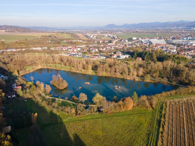 POZEMOK PRI JAZERE V NEMŠOVEJ-IDEÁLNE MIESTO PRE PRE RELAX
