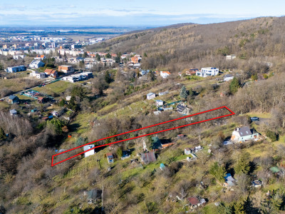 REZERVOVANÉ -Pozemok s chatkou (1633 m²) v prostredí Bratislavského lesa – Lamač, Zlatá Hora