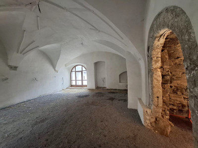 Investičná príležitosť: Atraktívny historický priestor pre kaviareň v centre Banskej Štiavnice 140 m2 + terasa