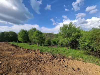 Pozemok určený na výstavbu 1750 m2 napojený na obecný vodovod blízko kúpeľného mesta Dudince