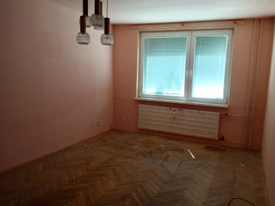 Priestranný 2 izbový byt s balkónom, komorou a šatníkom, Nové Zámky