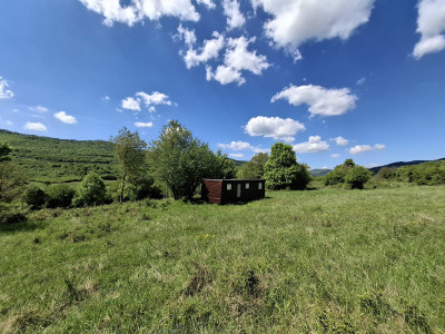 Slnečný rekreačný pozemok 5140 m2 s mobilným domom obklopený krásnou prírodou Horný Tisovník