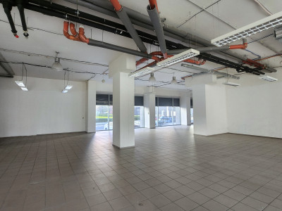 PREDAJ - Obchodné priestory s výkladmi do ulice 336 m2 - Tomášiková ul. mč. Bratislava Ružinov