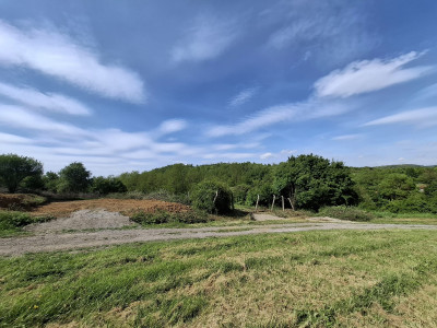Pozemok určený na výstavbu 1750 m2 napojený na obecný vodovod blízko kúpeľného mesta Dudince