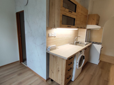 NA PRENÁJOM: Veľký 2izbový byt s balkónom, Nové Zámky sídlisko Nábrežná