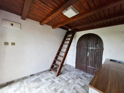 Murovaná chata s podzemnou vinnou pivnicou s výnimočným výhľadom Záhorce okres Veľký Krtíš
