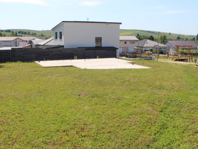 Pozemok s projektom moderného bungalovu v tichej lokalite
