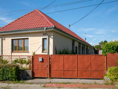 4-izbový dom so záhradou, vínnou pivnicou a ovocným sadom v obci Golianovo – ideálne miesto pre pokojný život blízko Nitry