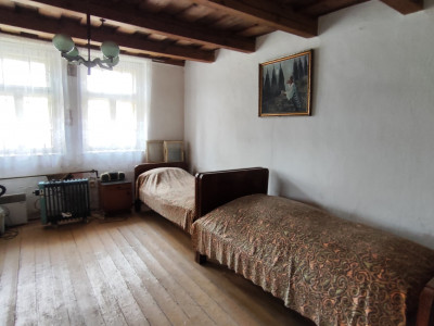 Rodinný dom s veľkým pozemkom, v obci Černík