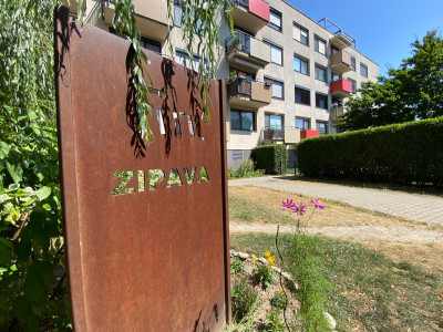 STUPAVA - zariadený 2 izbový byt s balkónom v projekte ZIPAVA , ul. Okružná