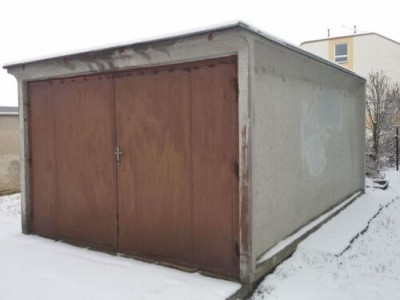 Prenájom dvojgaráž 35 m2 s elektrickou prípojkou, Agátová ul., Dúbravka, BA IV.