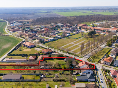INVESTIČNÝ STAVEBNÝ POZEMOK SO ZARIADENÝM DOMOM A ROZOSTAVANÝM PENZIÓNOM