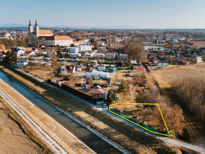 Stavebný pozemok v kľudnej oblasti v meste Šaštín-Stráže