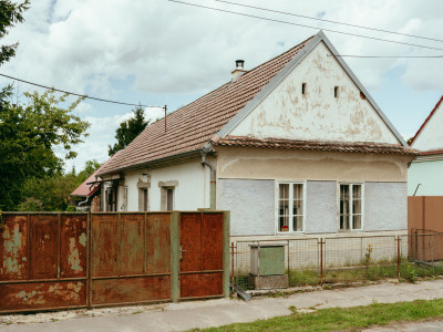 Vidiecka chalupa/dom so stodolou a veľkou záhradou na Záhorí