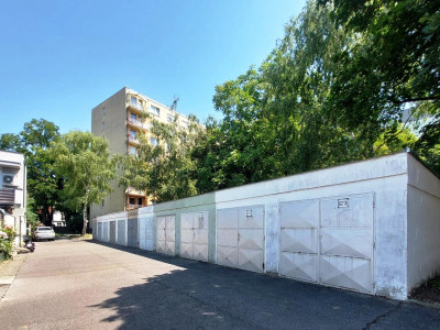 Samostatná GARÁŽ 19 m2 v Petržalke, ul. Očovská