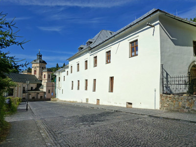 Posledný voľný kompletne zrekonštruovaný podkrovný byt s klimatizáciou v centre Banskej Štiavnice predaj