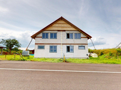 NÍZKOENERGETICKÝ DVOJDOM S DVOMI SAMOSTATNÝMI 5I JEDNOTKAMI