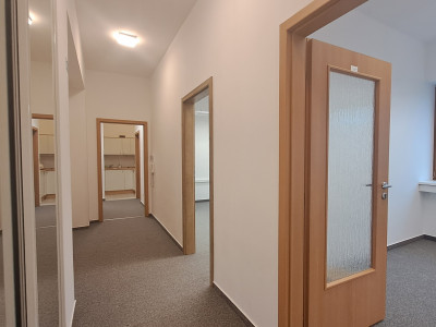 Prenájom klimatizovaná kancelária 15,75m2, Záhradnícka ulica, BA II Ružinov-Nivy