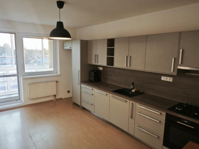 Na predaj priestranný 2-izbový byt s balkónom a garážou – Senica, Sotinská ul.