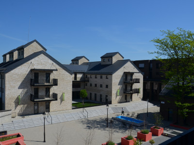 LETNÁ ZĽAVA: NA PREDAJ OBCHODNÝ PRIESTOR S PREDZÁHRADKOU, V PROJEKTE DVE SÝPKY, BRATISLAVA JAROVCE, CENA S DPH: 311.600 € (PÔVODNÁ CENA: 328.000 €)