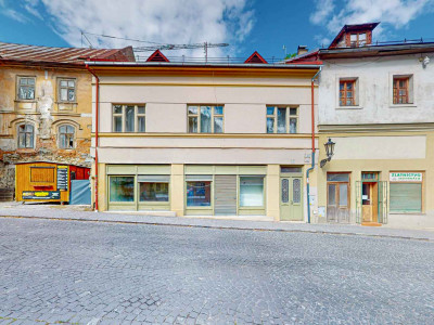 Rodinný dom s priestormi na podnikanie so záhradou a možnosťou vybudovania podkrovia v centre Banskej Štiavnice