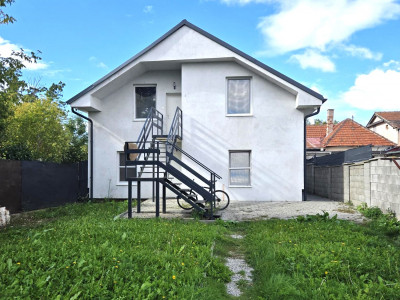 Predaj - 3 a 1 izbové byty v rodinnom dome - Senec