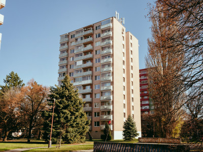 3i byt s dvoma balkónmi v blízkosti centra mesta Senica