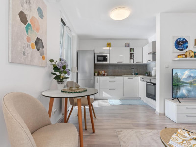 1-IZBOVÝ BYT S PRIESTRANNÝM BALKÓNOM | KLIMATIZACIA | PARKING | RAČA - RUSTAVELIHO