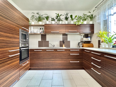 Váš nový domov bez starostí: Krásny poschodový dom z roku 2011 v obľúbenej lokalite Krivé Kúty