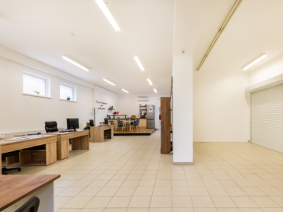 SKLADOVÉ PRIESTORY+ NÁKLADNÁ  PLOŠINA