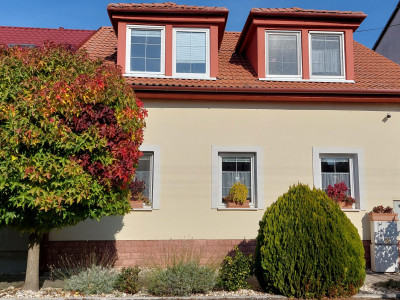 STUPAVA - Rodinný dom s atmosférou  - 5 izieb, záhrada, bazén, parkovanie