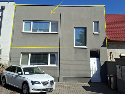 PRENÁJOM: 3 I. BYT 80 M2 V DOME, BRATISLAVA - NOVÉ MESTO, CENA:  950 €/ MESIAC + (PARKOVANIE MOŽNÉ PRED DOMOM).