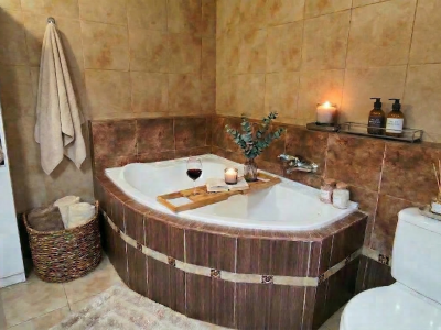 PRENÁJOM: Veľký 2,5i byt s loggiou, sídlisko JUH, kompl.REKO