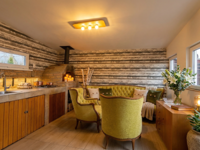 ŠTÝLOVÁ KOMPLETNE ZREKONŠTRUOVANÁ CHATA S BAZÉNOM A ZÁHRADOU – IDEÁLNA NA ODDYCH AJ CELOROČNÉ BÝVANIE - NOVÉ ZÁMKY