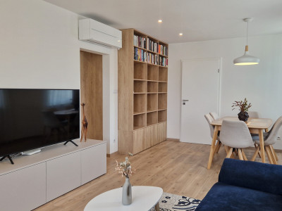 KOMPLETNE ZREKONŠTRUOVANÝ ZARIADENÝ BYT V RUŽINOVE – EXNÁROVA ULICA