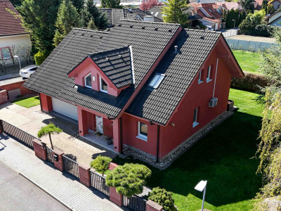PRIESTRANNÝ 5I RODINNÝ DOM S DVOJGARÁŽOU A KRÁSNOU ZÁHRADOU