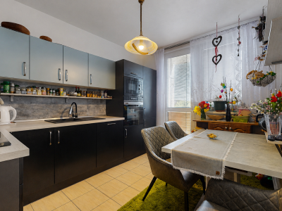 Štýlový 3-izbový byt (Veľká NKS 70m2) s loggiou po rekonštrukcii v obľúbenej Radvani