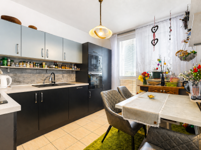 REZERVOVANÉ! 3-izbový byt (Veľká NKS 70m2) s loggiou po rekonštrukcii v obľúbenej Radvani