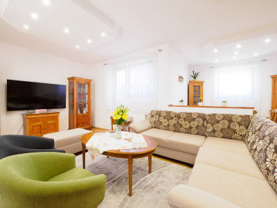 Na predaj rodinný dom s dvoma garážami a záhradným ateliérom, Šamorín-Mliečno