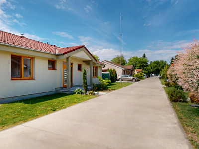 4-IZBOVÝ BUNGALOV V UZAVRETOM AREÁLI - KVETOSLAVOV