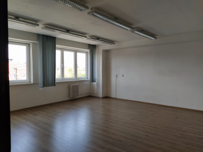 Prenájom samostatný celok 3 kancelárií/ viacúčelových miestností 80m2 s kuchynkou! + parkovanie, Bulharská ul., BA II., Trnávka.
