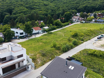 Nová Koliba- prémiový stavebný pozemok 687m² priamo pod lesom