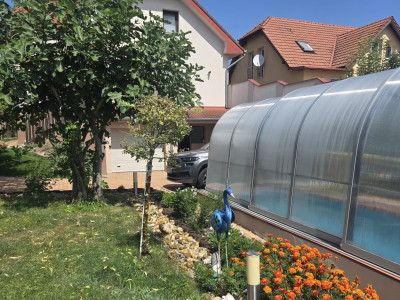 VÝNIMOČNÝ RODINNÝ DOM S BAZÉNOM A NÁDHERNOU ZÁHRADOU V DUNAKILITI – MAĎARSKO